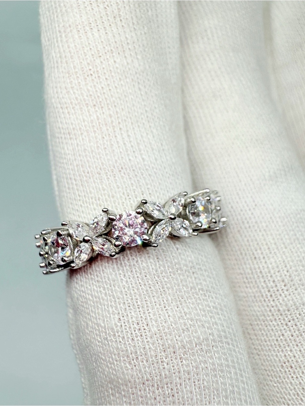 Elegant Silver Women's Ring - Picture 16 of 17